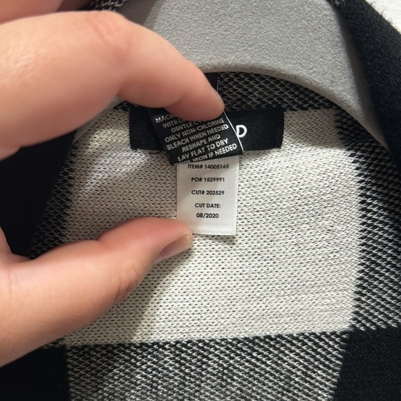 Women’s Torrid Size 0 Cardigan Drape Front Sweater - Picture 6 of 6